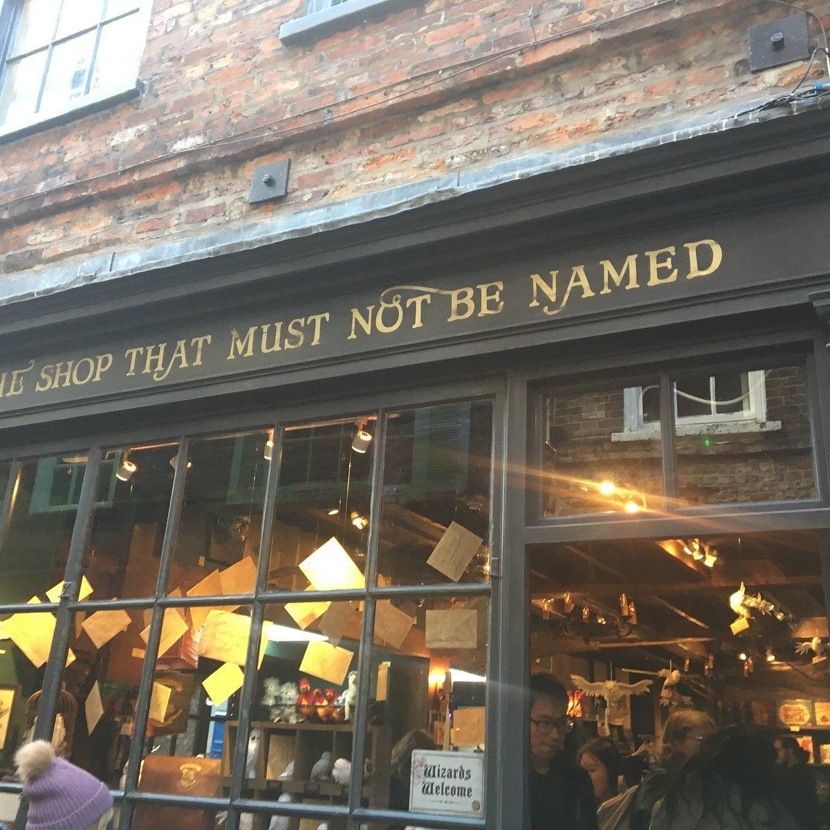 🛍️ 이름을 말해서는 안 될 가게 (The Shop That Must Not Be Named)