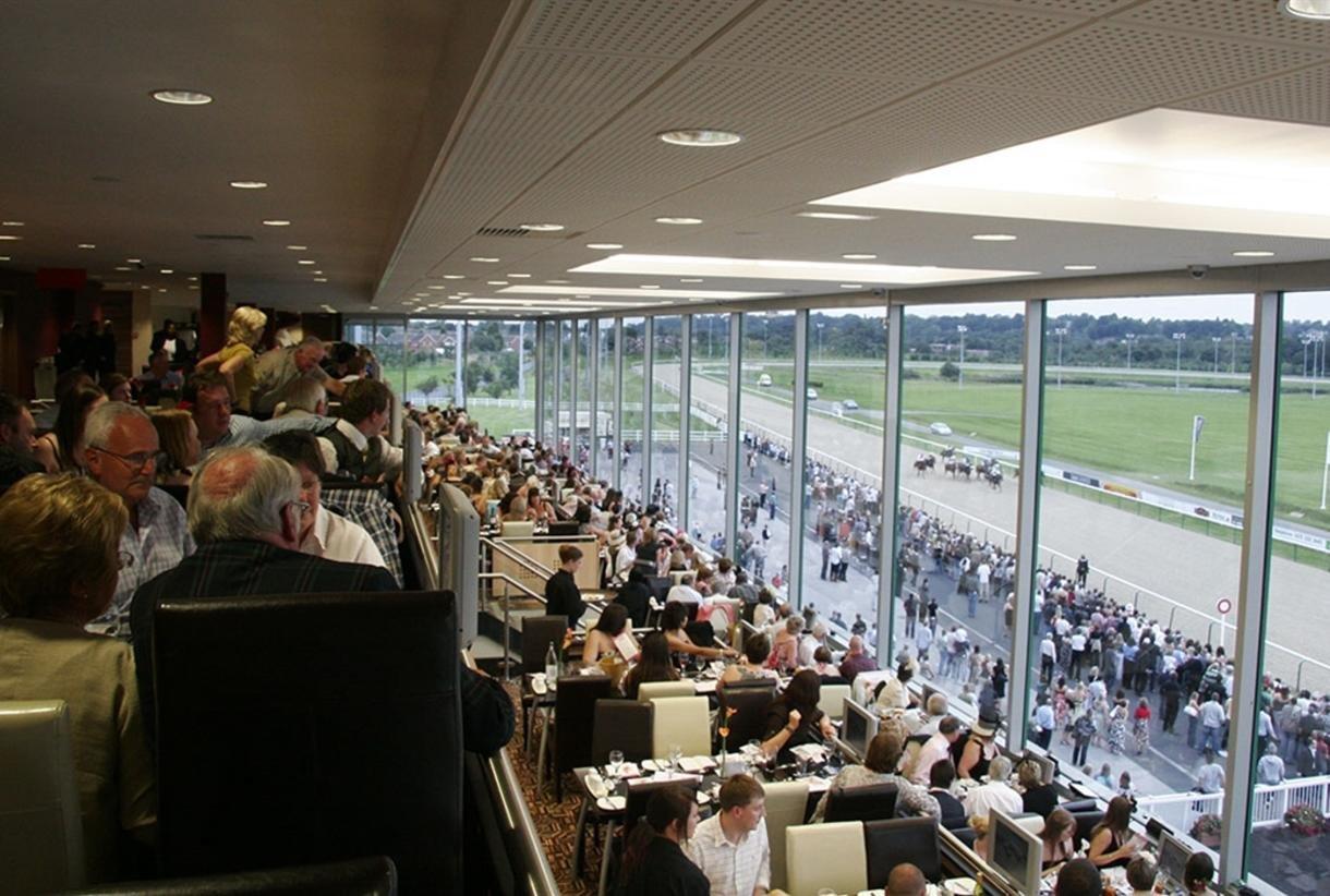 🏇 울버햄프턴 경마장 (울버햄프턴 레이스코스)