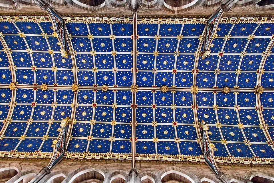 성가대석 천장 아래 (거울 활용 지점)