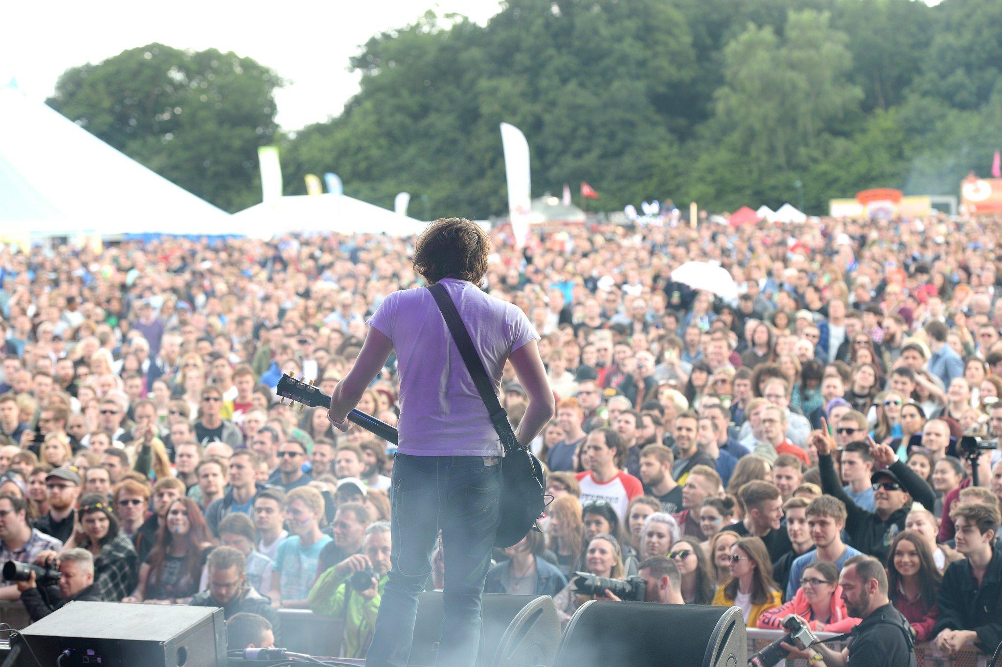 고디바 페스티벌의 활기찬 공연 모습