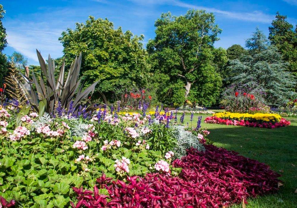 계절 꽃밭 (Seasonal Flower Beds)