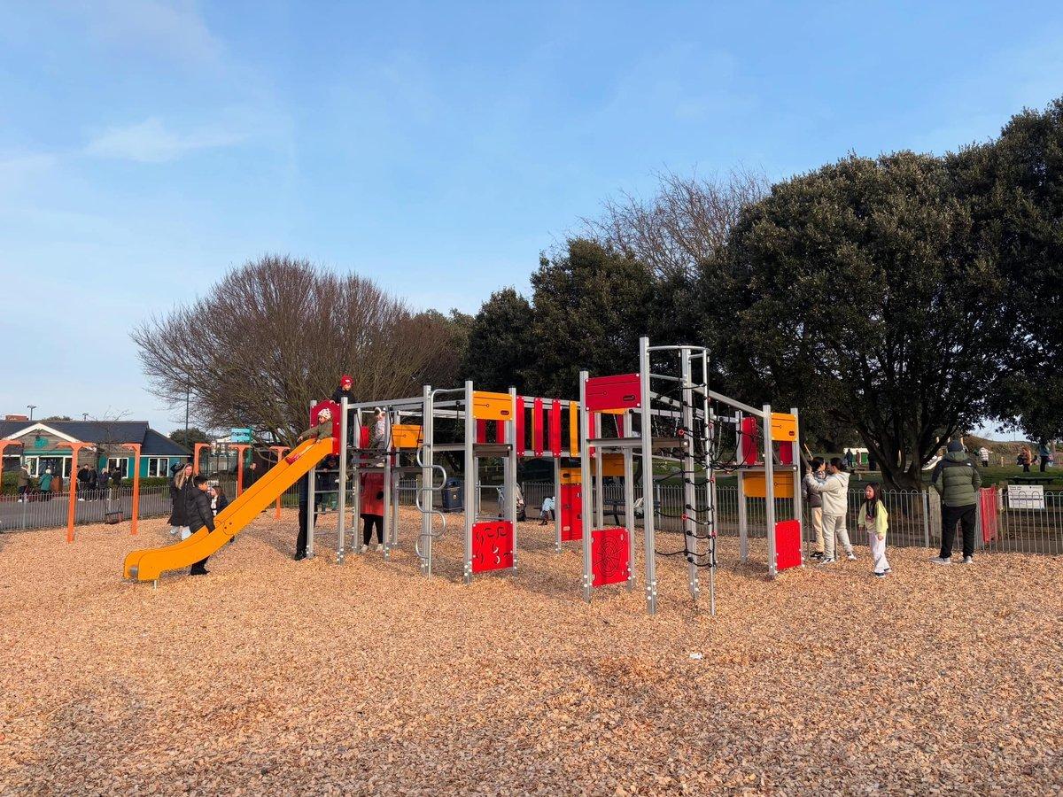 놀이터 및 잔디밭