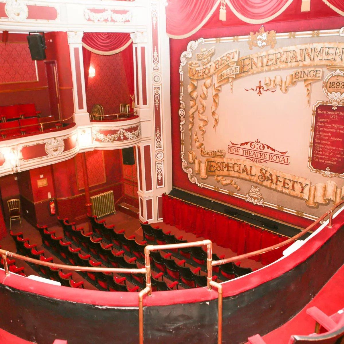 극장 객석 발코니