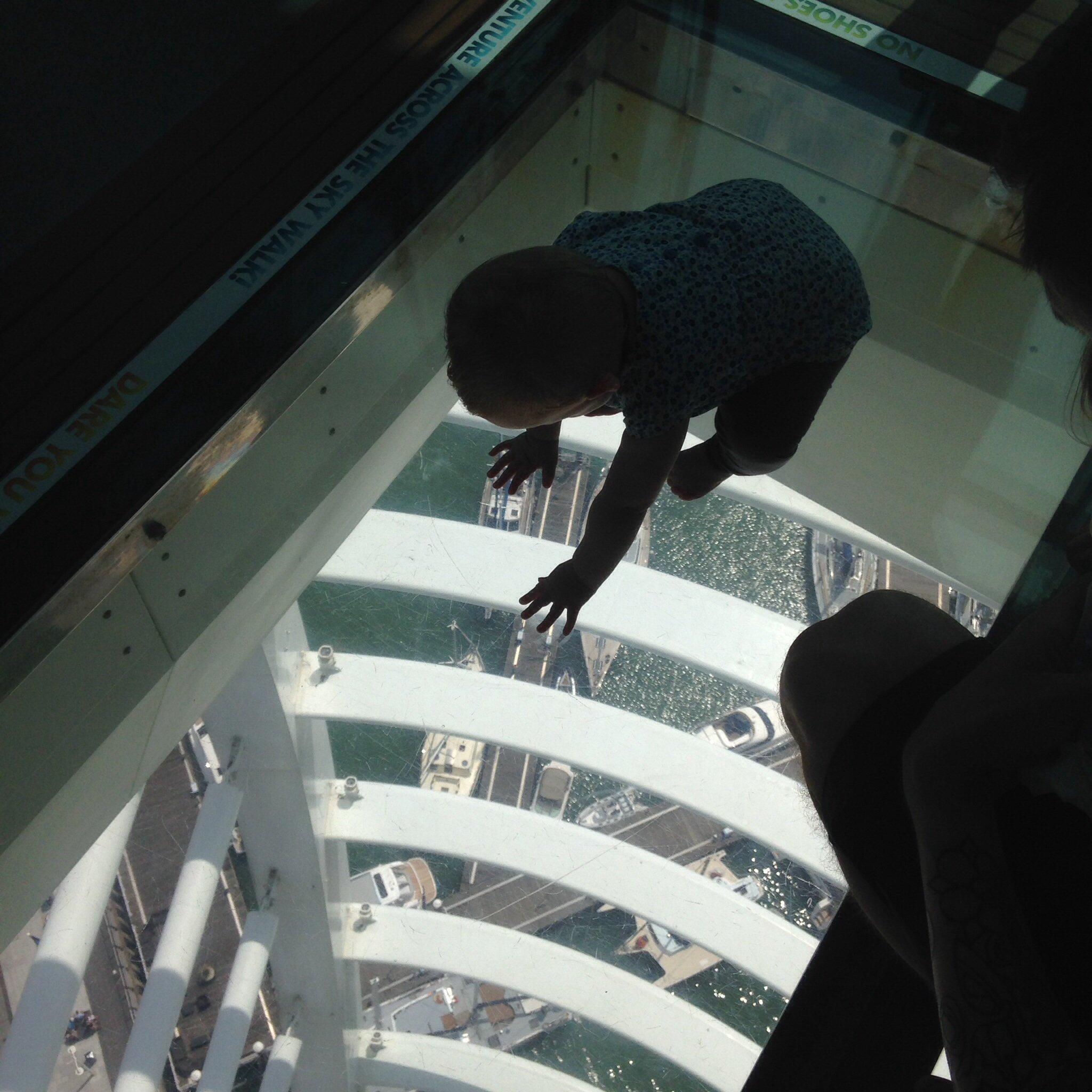 스카이 워크 (유리 바닥)