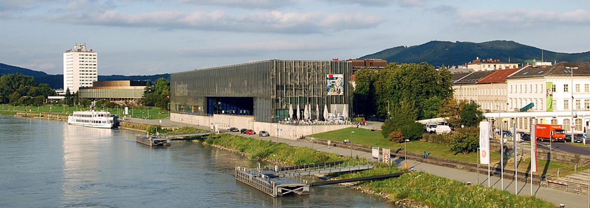 미술관 앞 도나우 강변 산책로