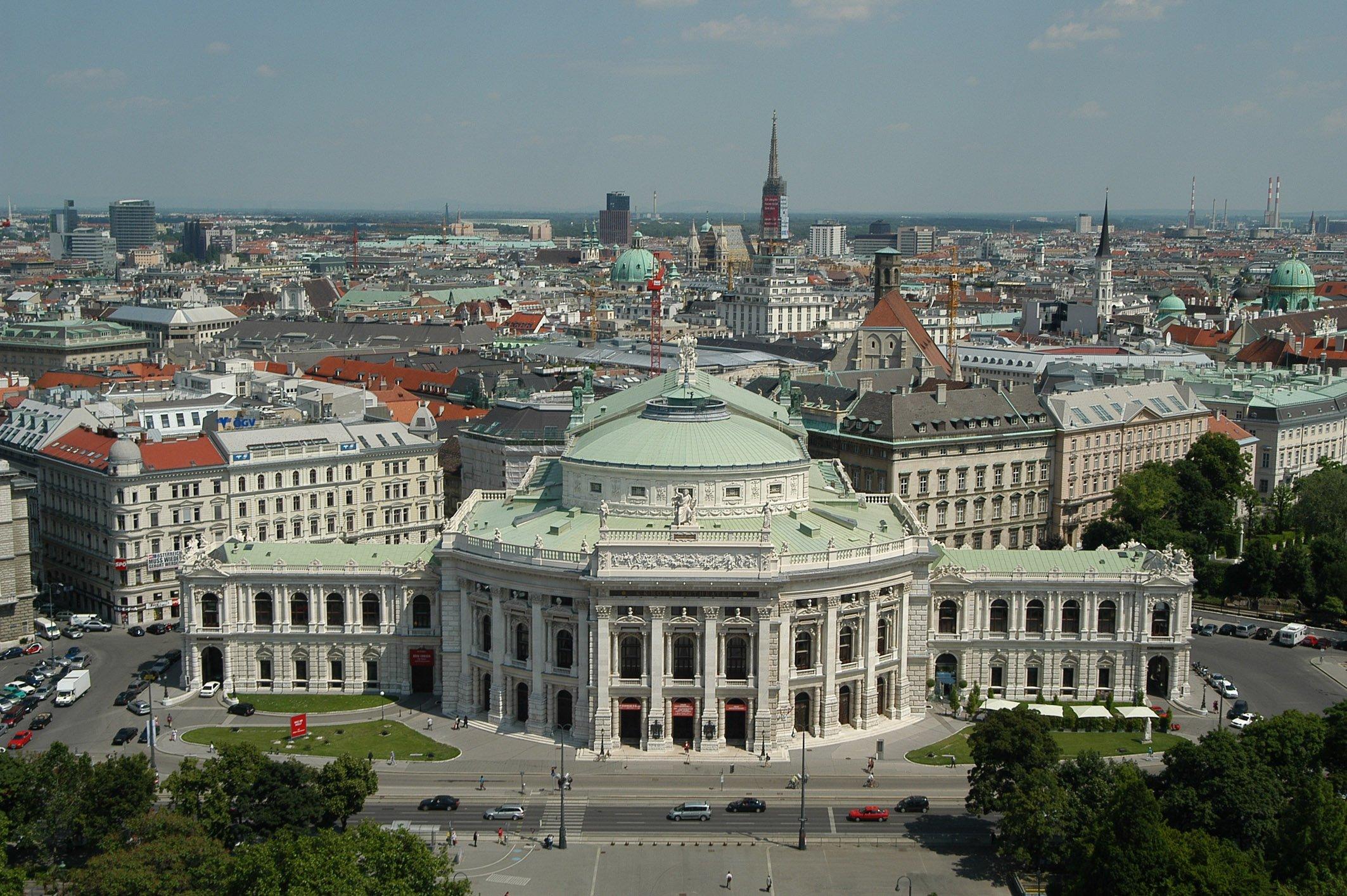 극장 정면 파사드