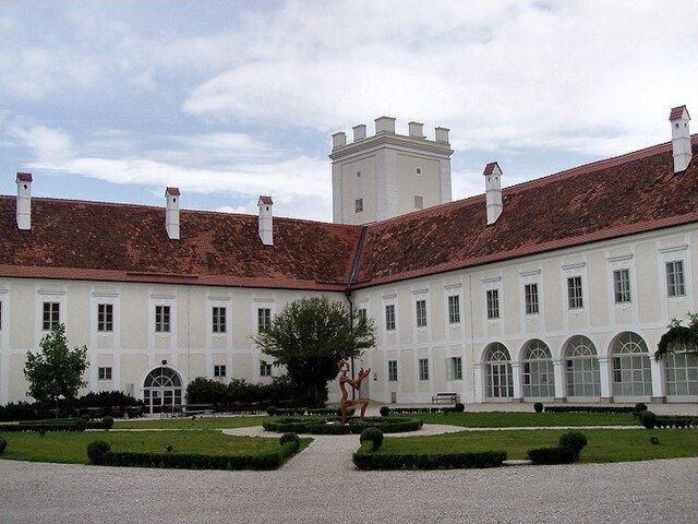 🏰 엔제크 성(슐로스 엔제크)