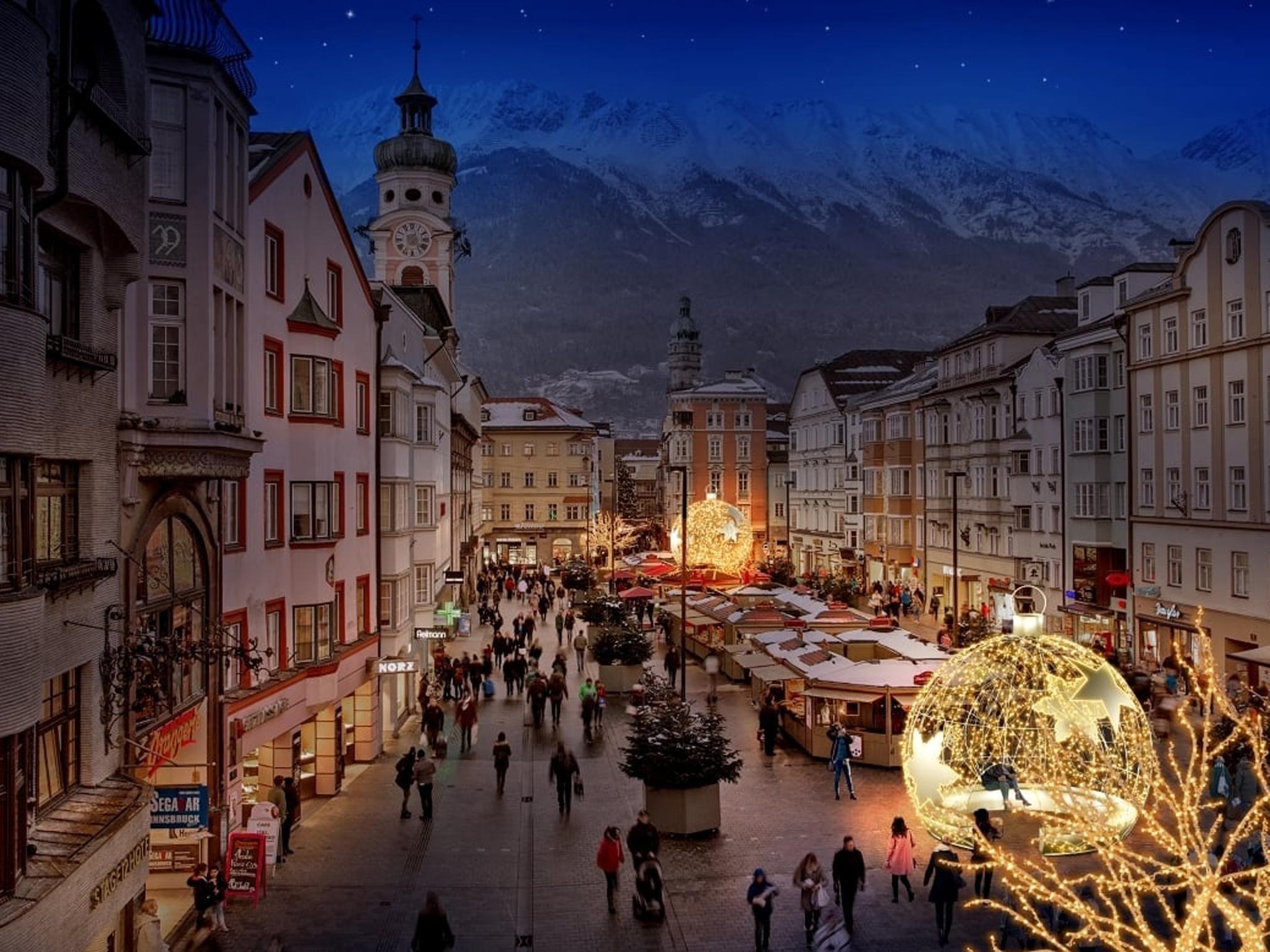 마리아 테레지아 거리의 크리스마스 마켓 풍경