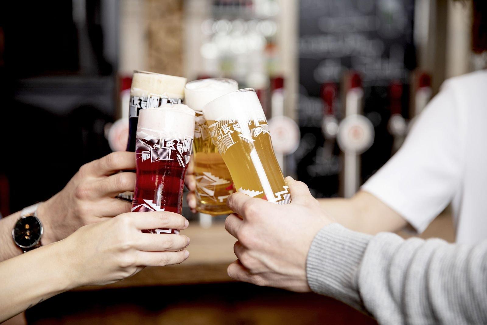 슈티글 맥주잔과 함께