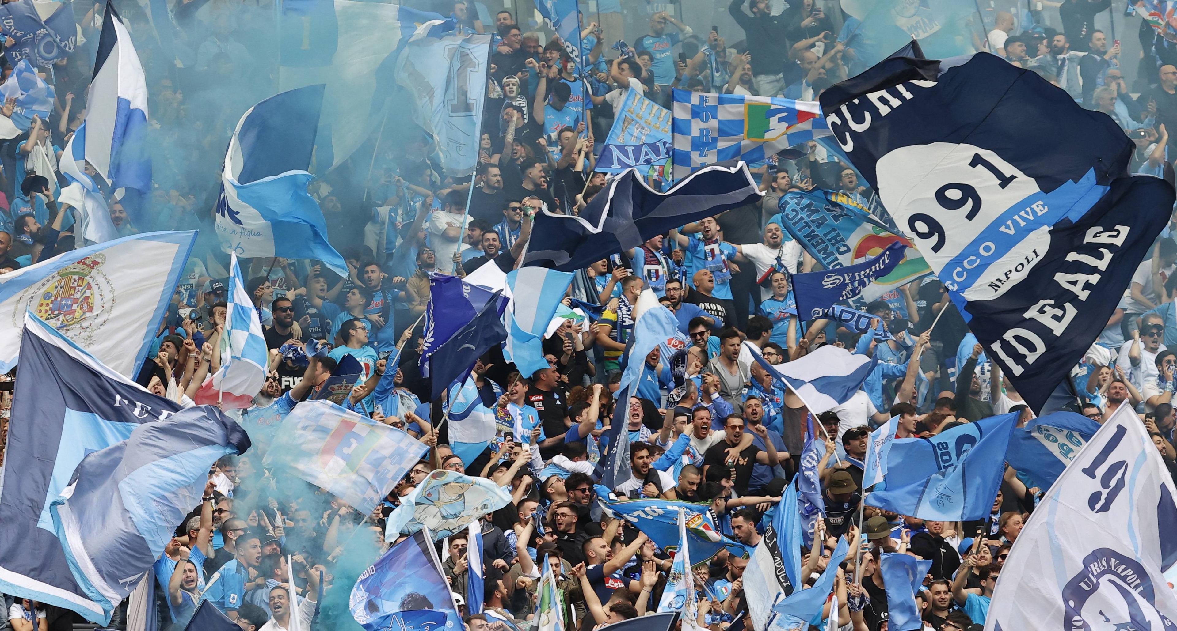 경기장 내부 관중석 (경기 중)