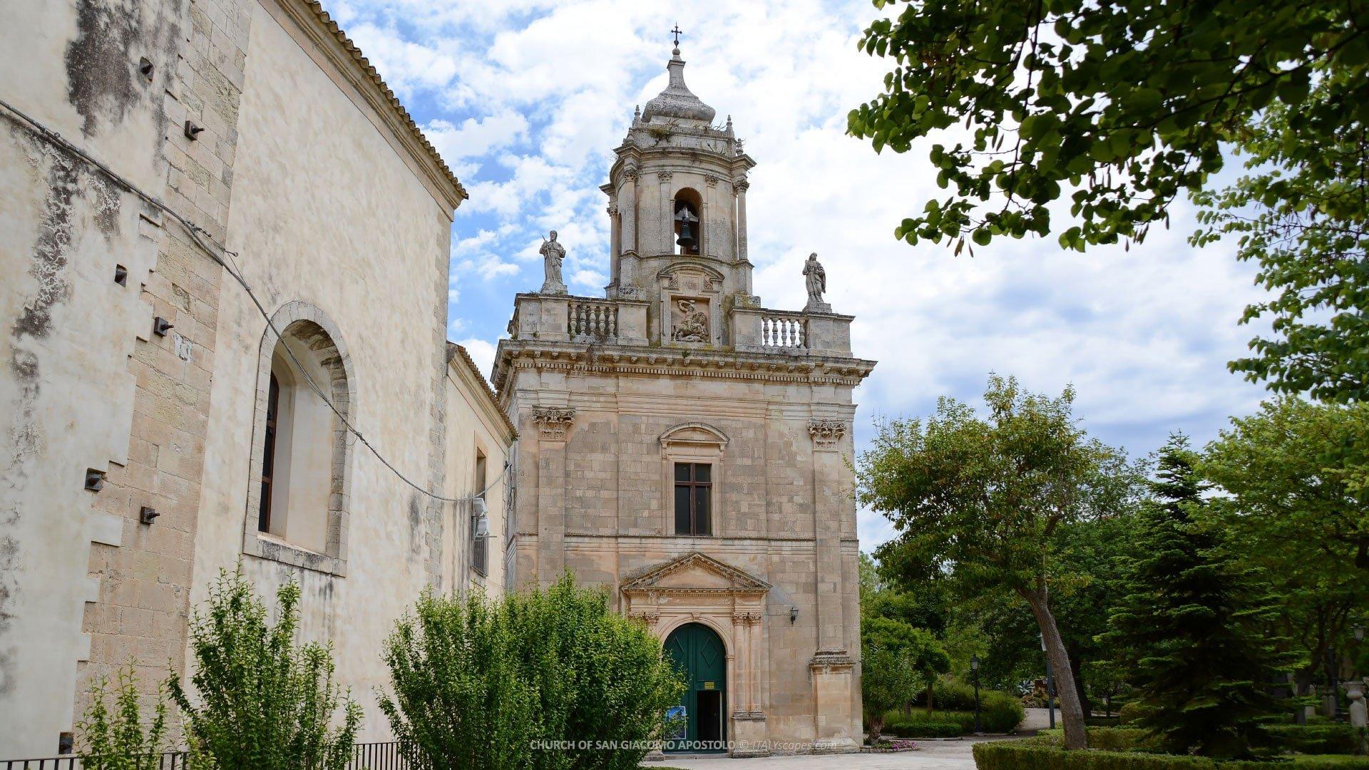 정원 내 중세 교회 배경