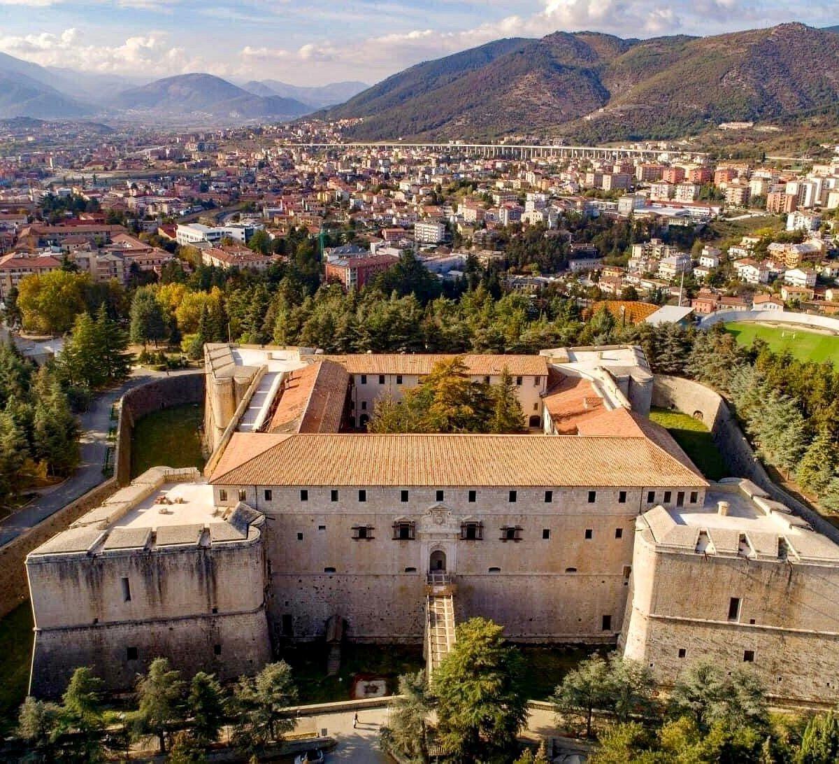 요새 주변 공원에서 바라본 스페인 요새 전경