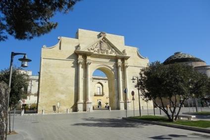 🏛️ 나폴리 문 (포르타 나폴리)