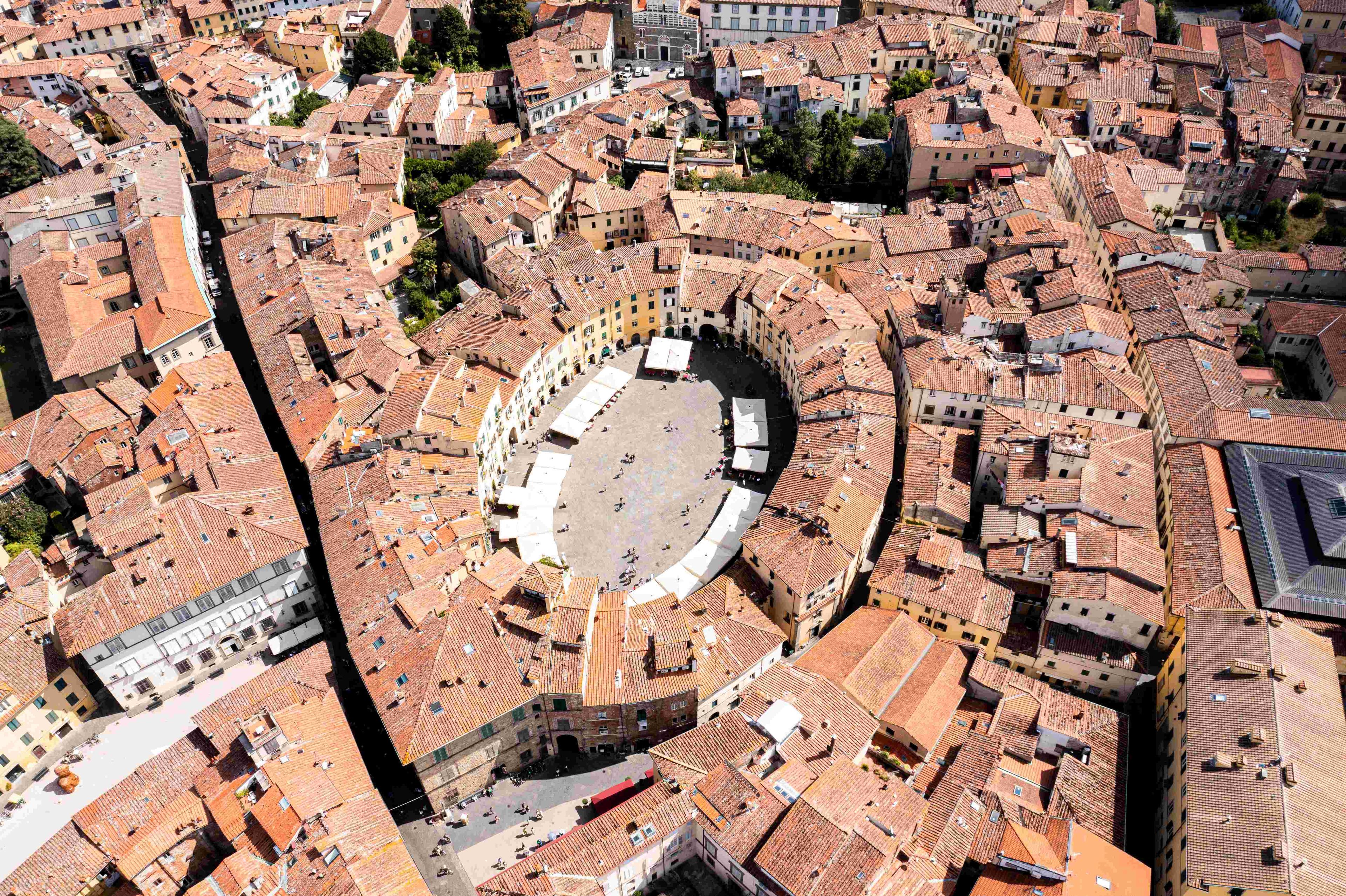 🏛️ 안피테아트로 광장(피아차 델란피테아트로)