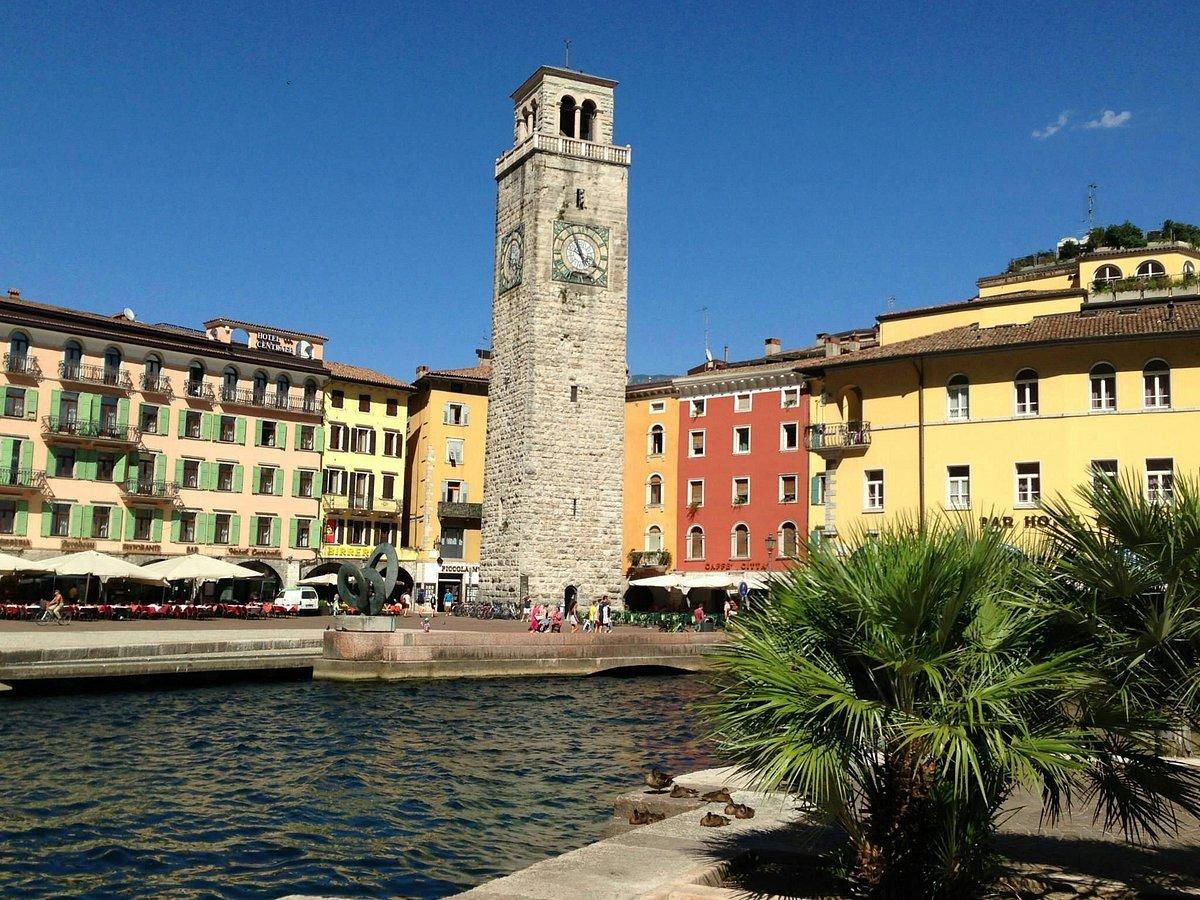 🏛️ 아포날레 탑 (토레 아포날레)