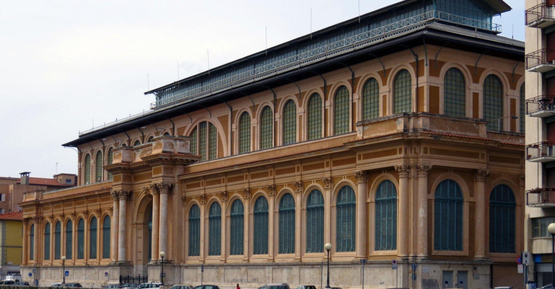 시장 외부 파사드 (Facciata Principale)