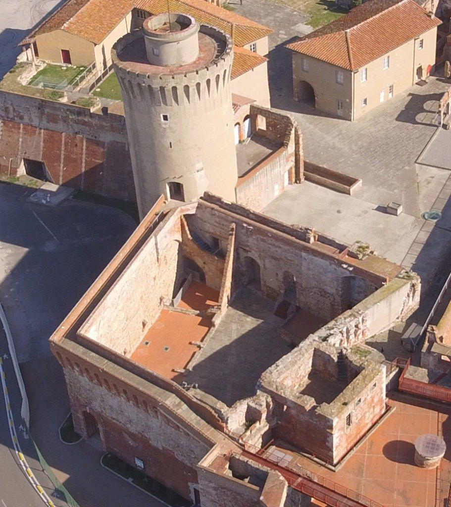 요새 하부 아치형 복도 및 옛 포대