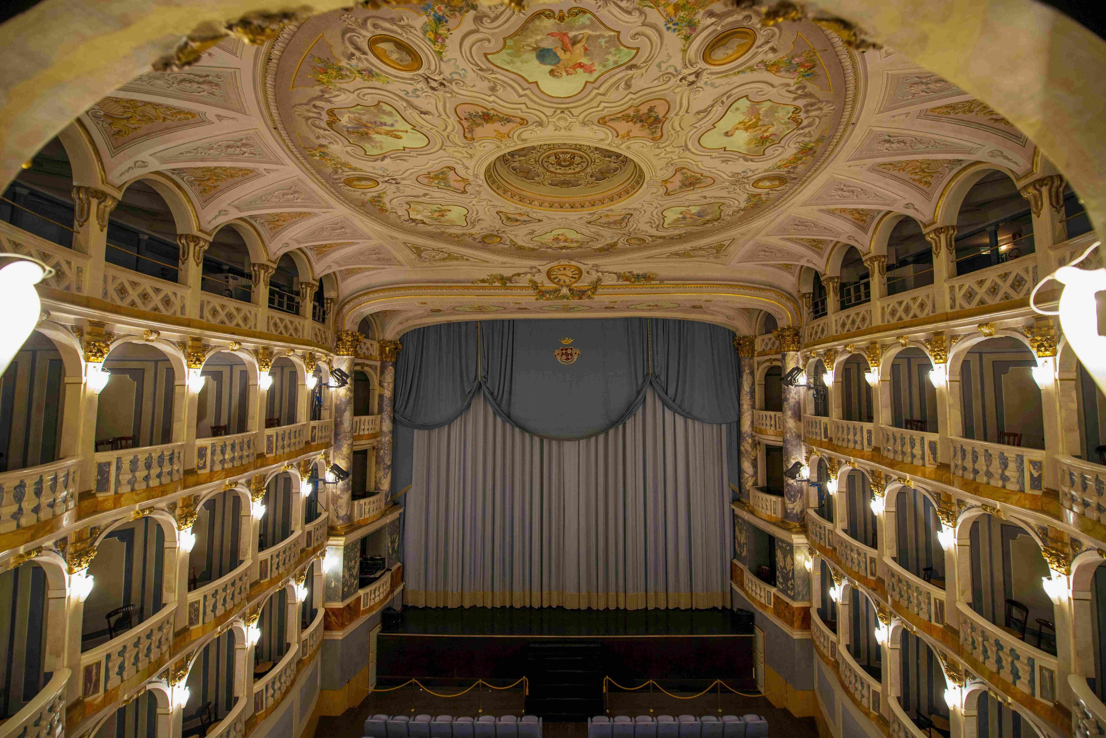 🎭 라우로 로시 극장 (테아트로 라우로 로시)