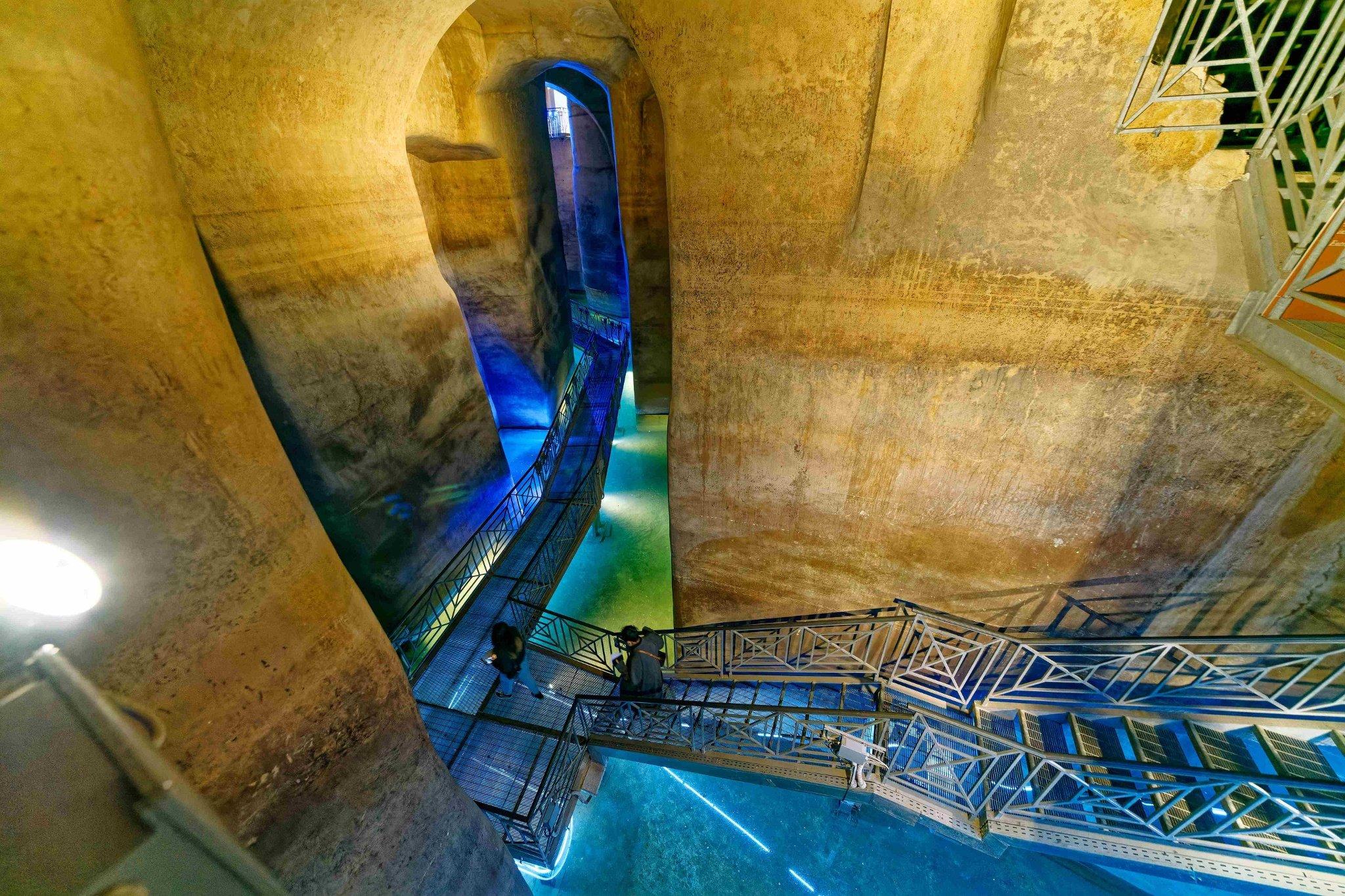 저수조 중앙 관람로