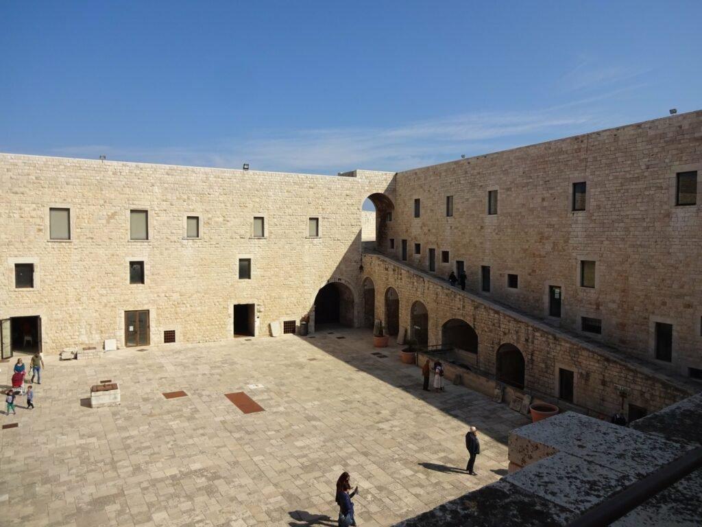 내부 안뜰(Courtyard)