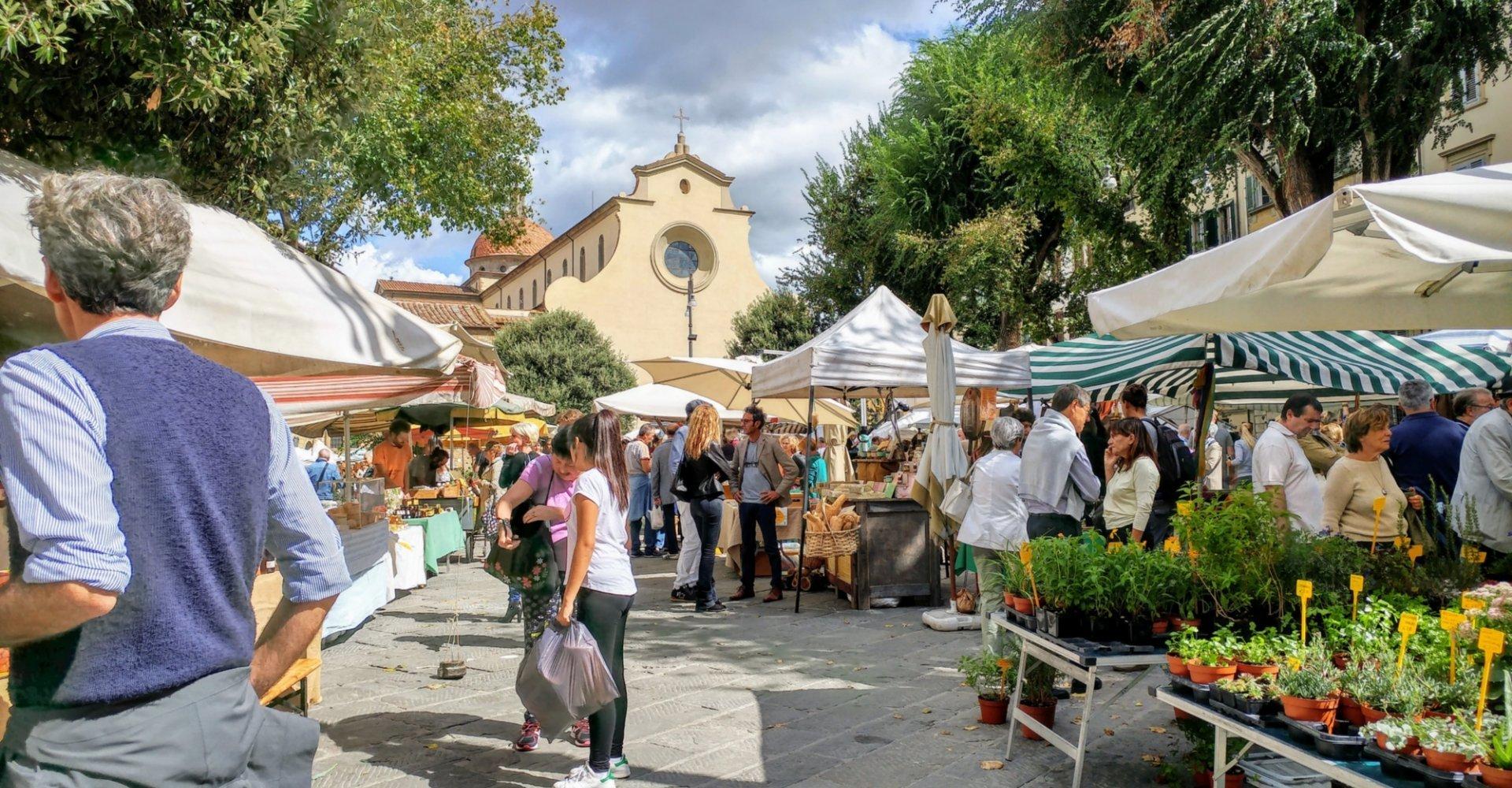 피아차 리베르타 주간 시장