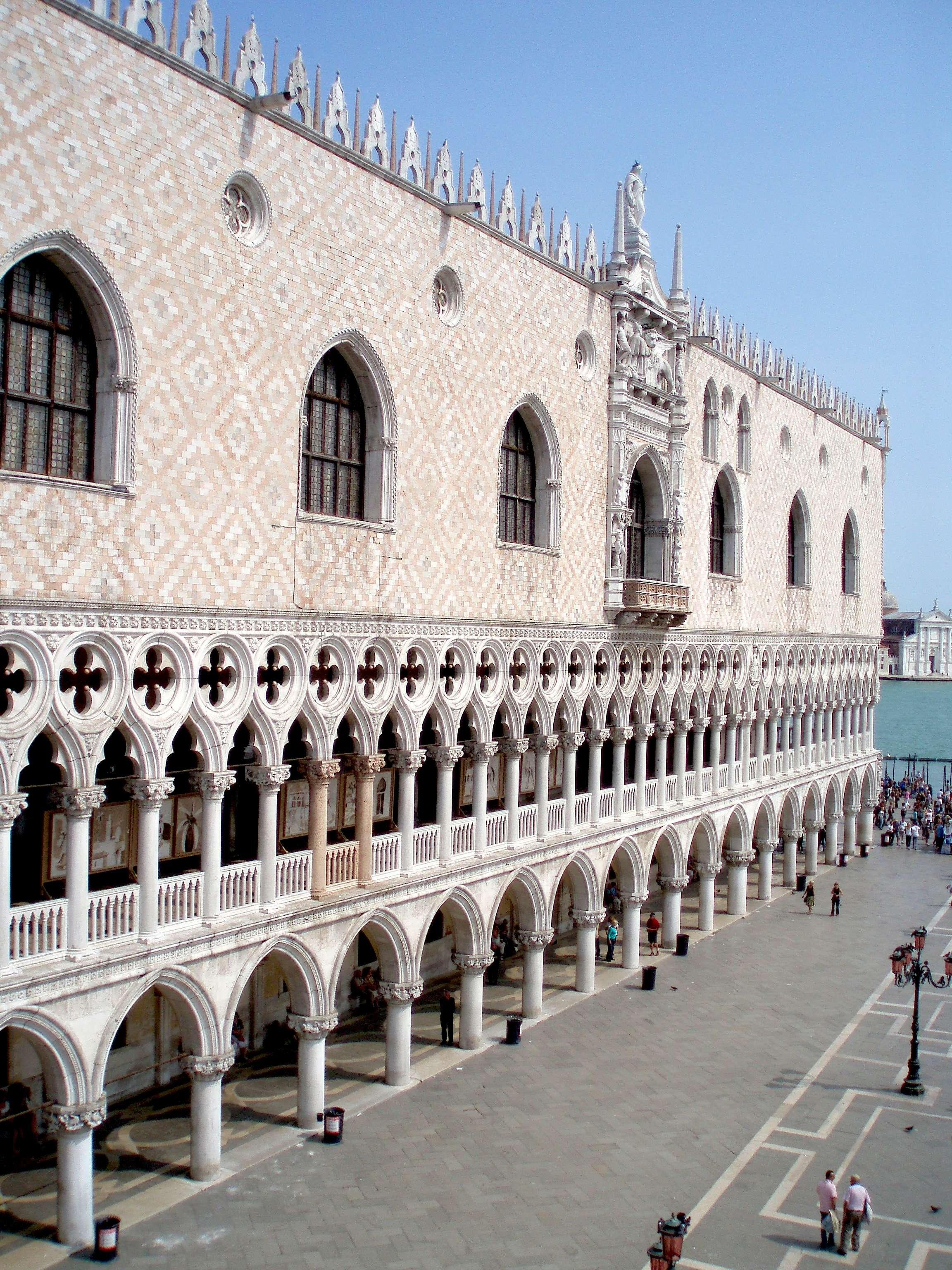 궁전 발코니/로지아 (Balconies/Loggias of Doge's Palace)