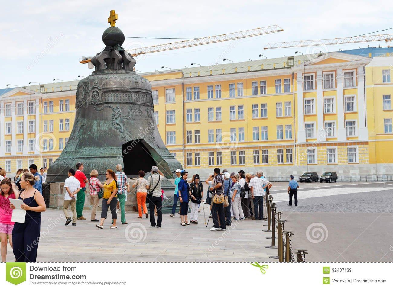 종루 내부의 거대한 종 '캄파노네'와 함께