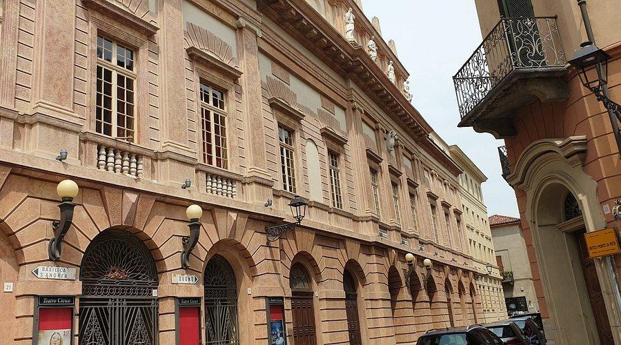 🎭 시립 극장 (테아트로 치비코 디 베르첼리)