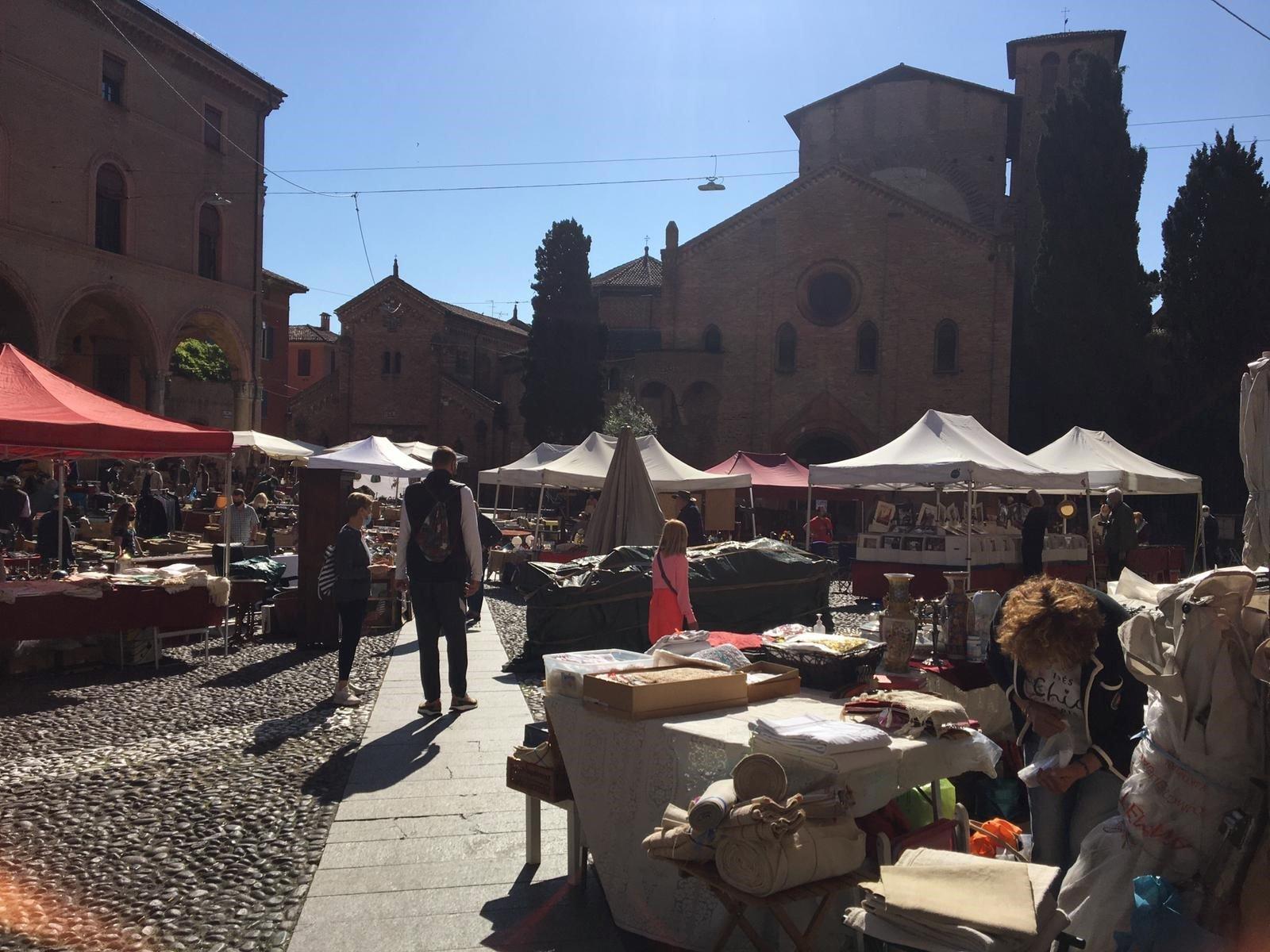 바실리카 내부 정원 벼룩시장 풍경