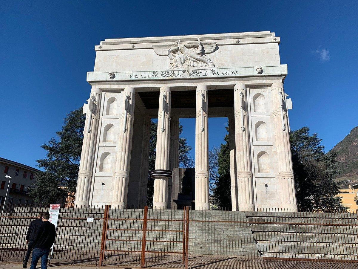 탈페라 강 다리 위