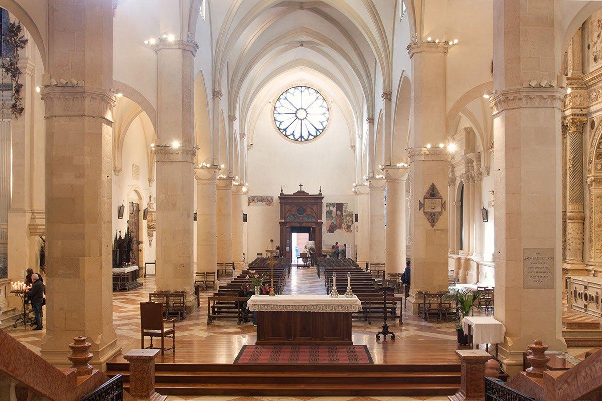 ⛪ 산타 코로나 성당 (키에사 디 산타 코로나)