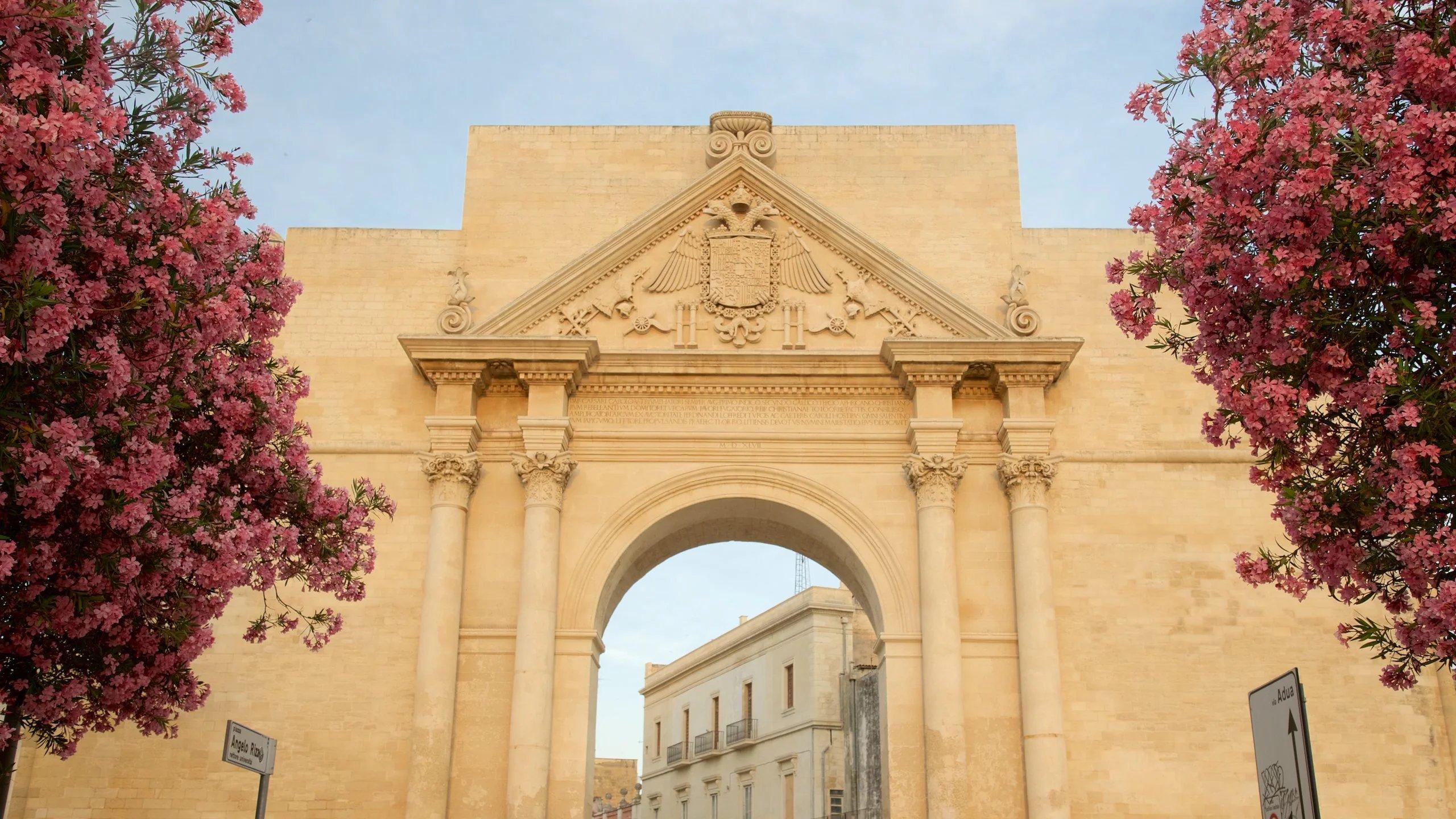 🏛️ 나폴리 문(포르타 나폴리)