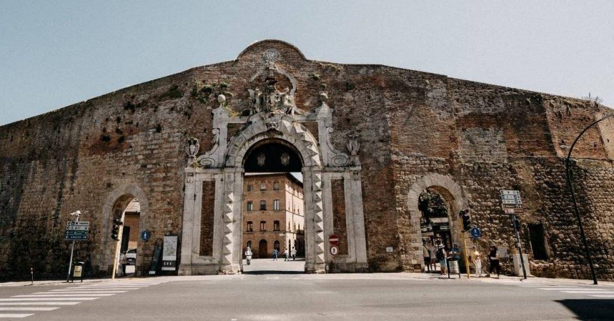 🏛️ 카몰리아 문(Porta Camollia)