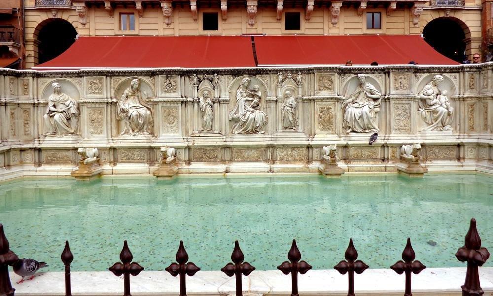 가이아 분수 앞