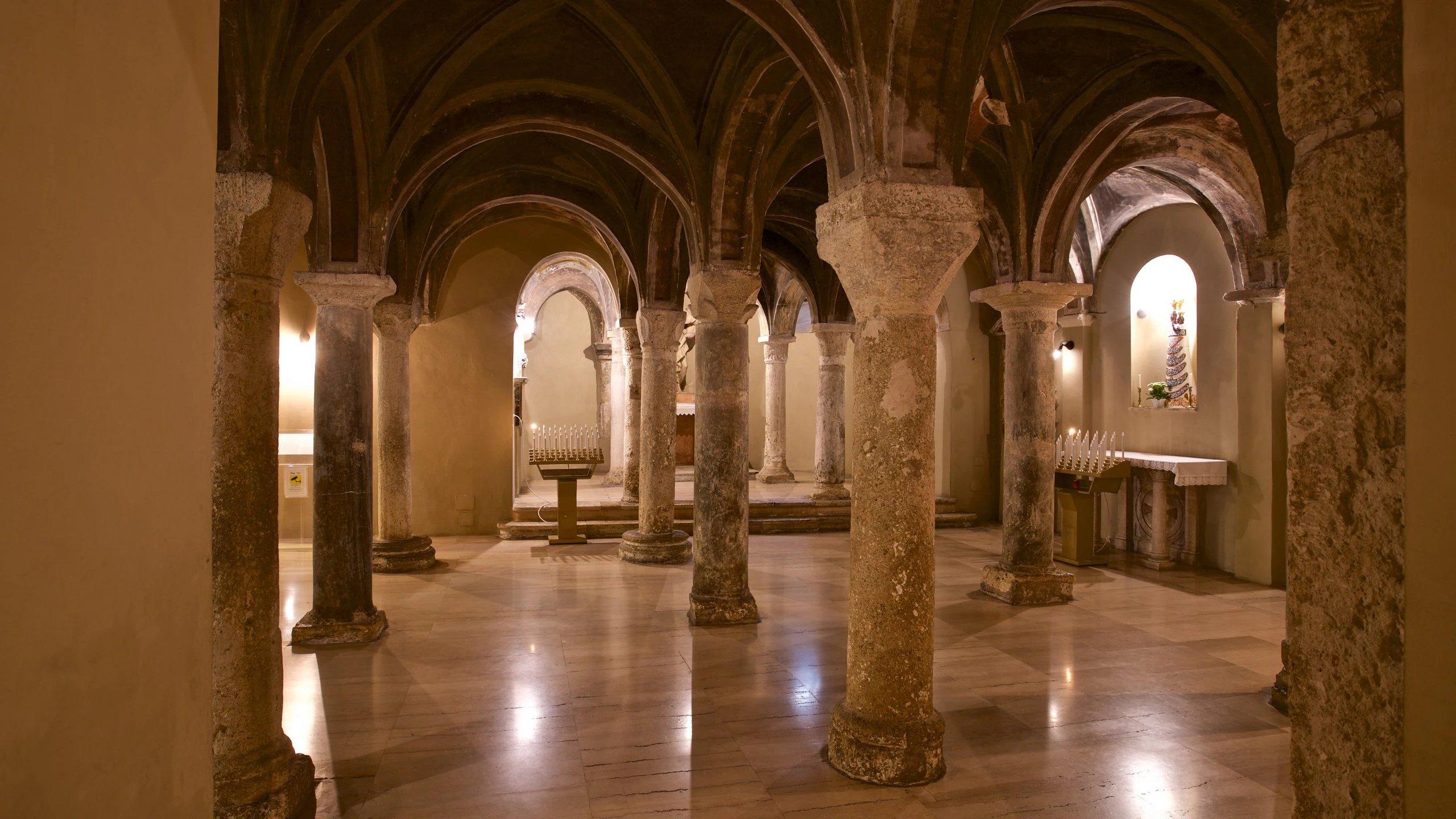 산테미디오 크립타 내부