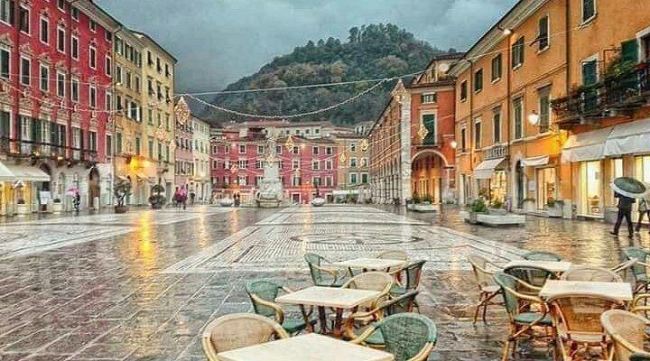 🏛️ 알베리카 광장(Piazza Alberica)