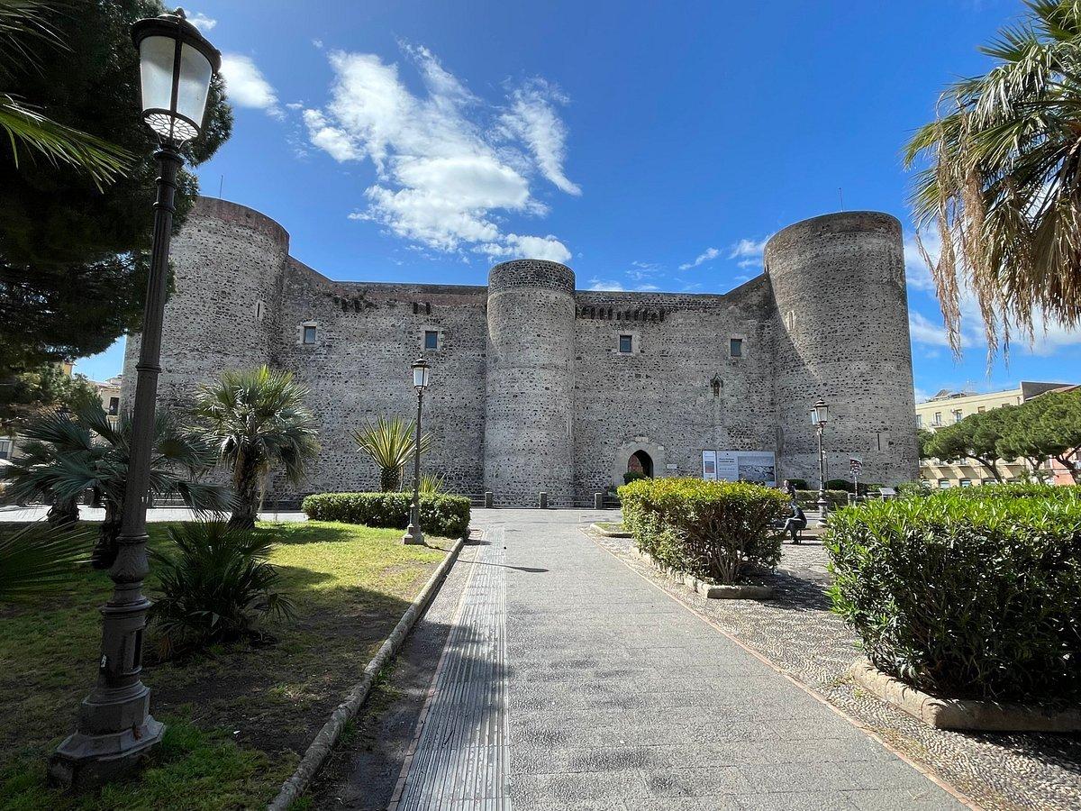 🏰 우르시노 성 (카스텔로 우르시노)