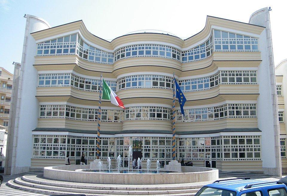 극장 정면 파사드