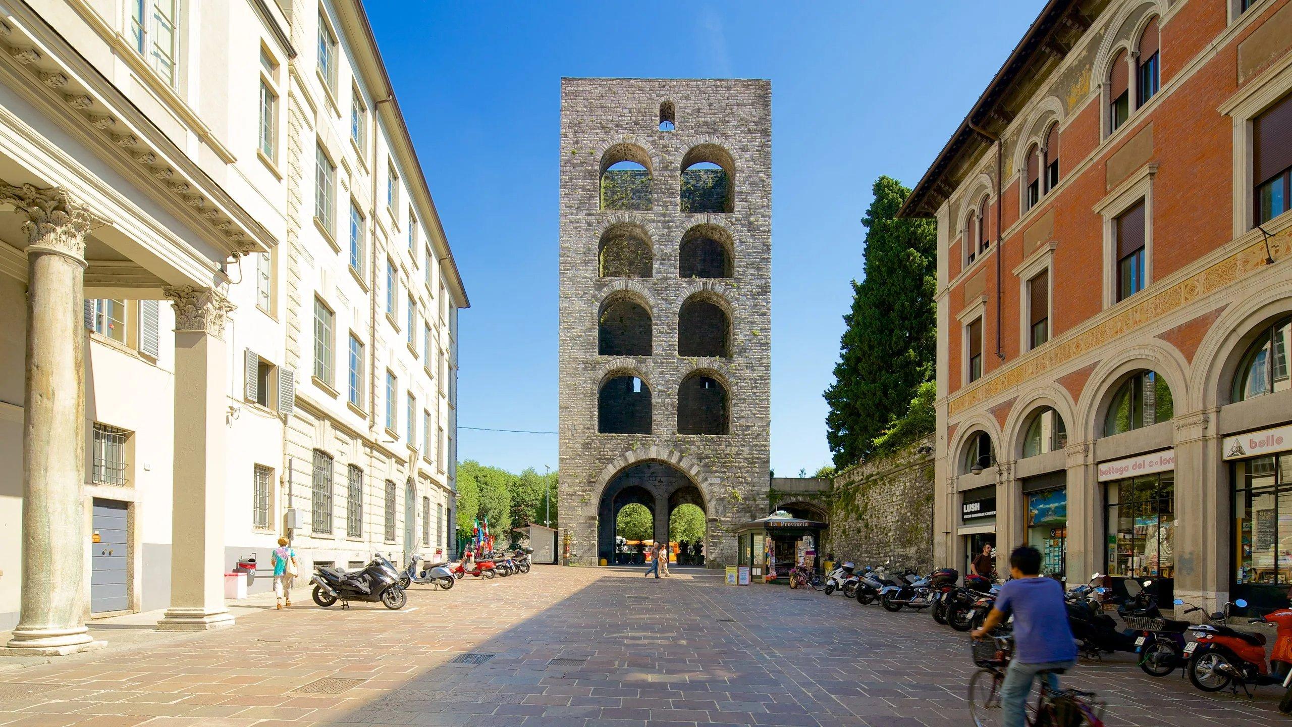 피아차 비토리아 (Piazza Vittoria) 광장 중앙