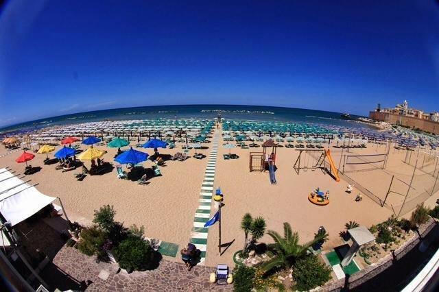 🏖️ 해변 시설 리도 판필로 (리도 판필로)