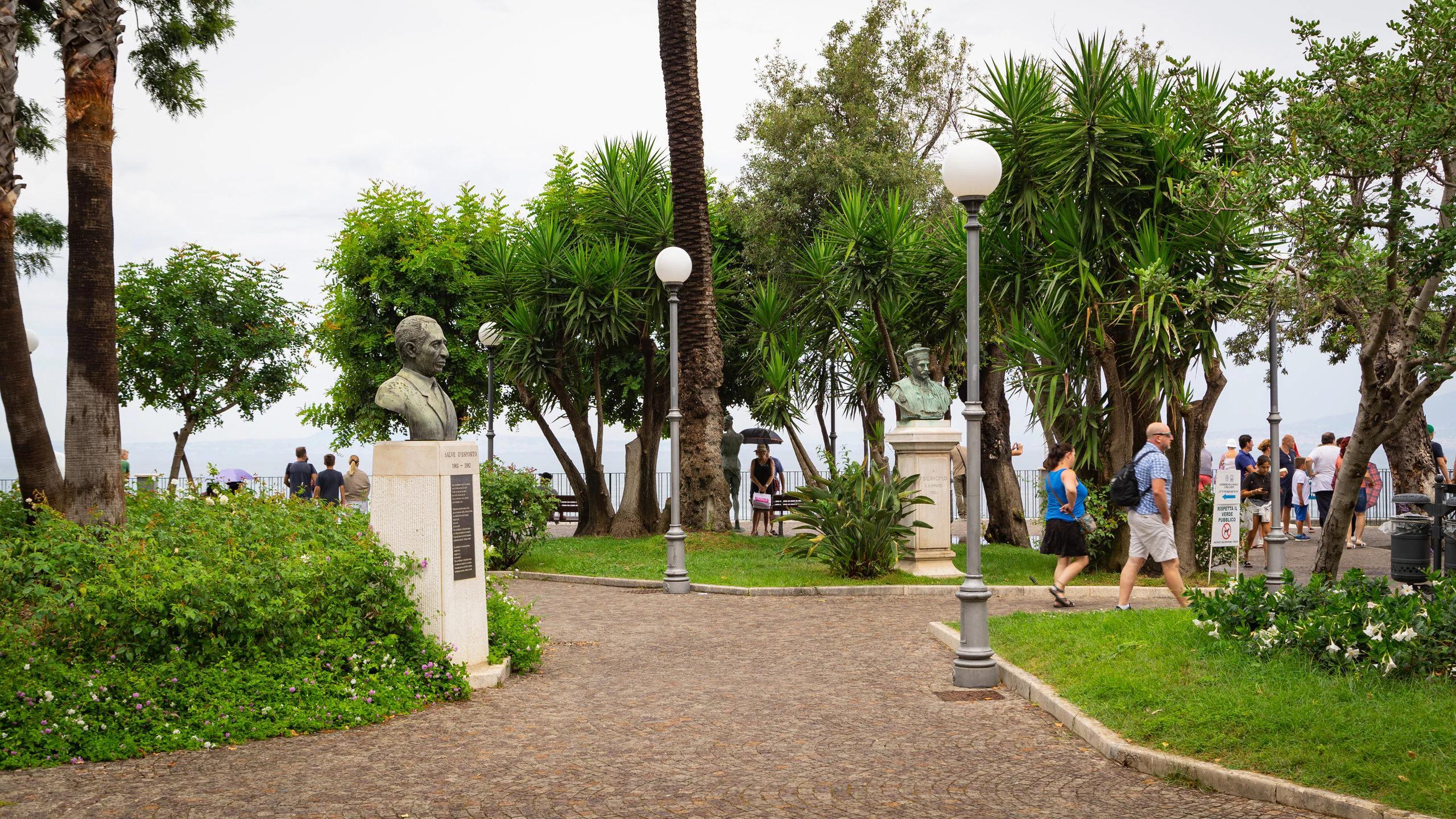 🌳 시립 공원 (빌라 코무날레)