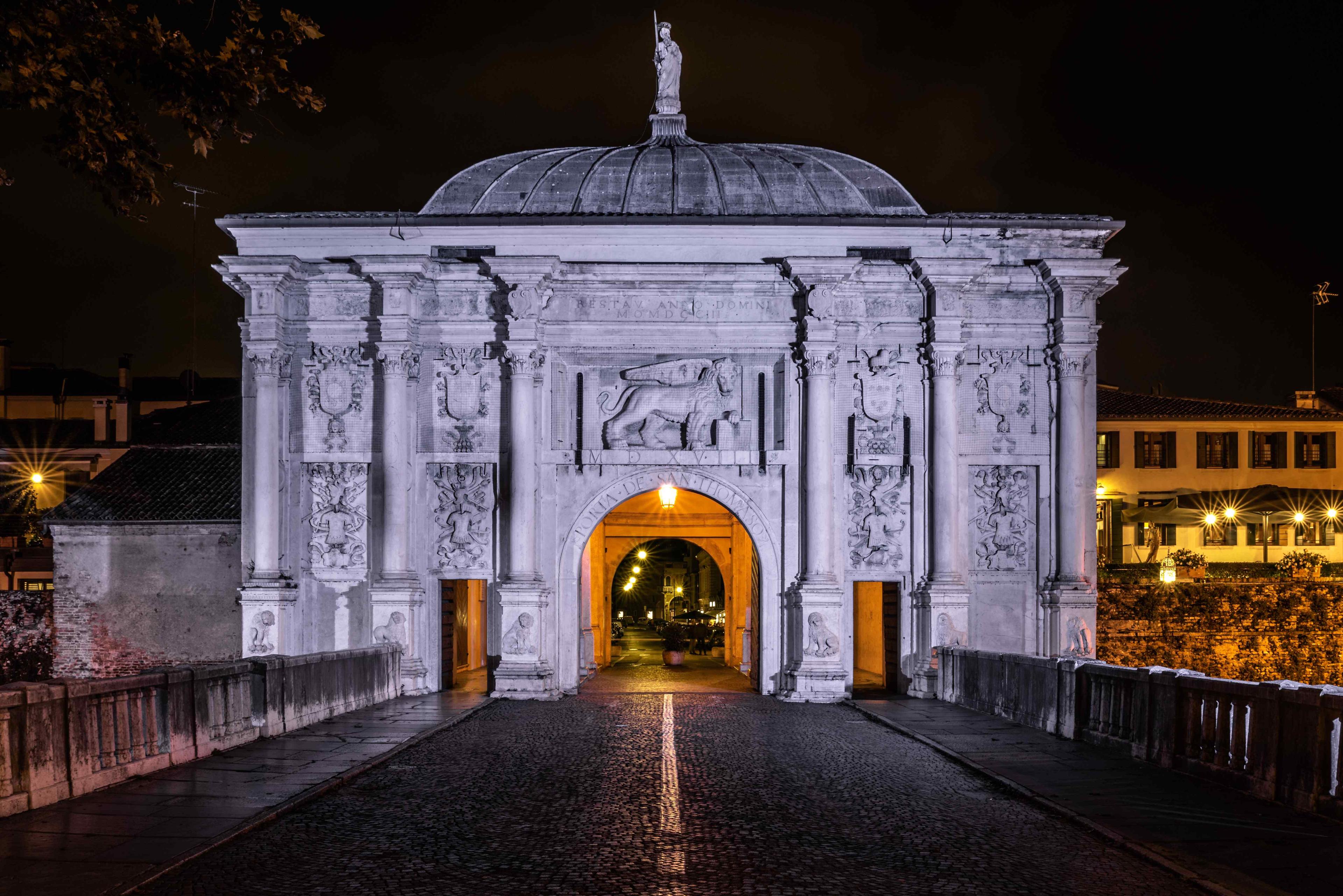 포르타 산 토마소 (Porta San Tomaso)