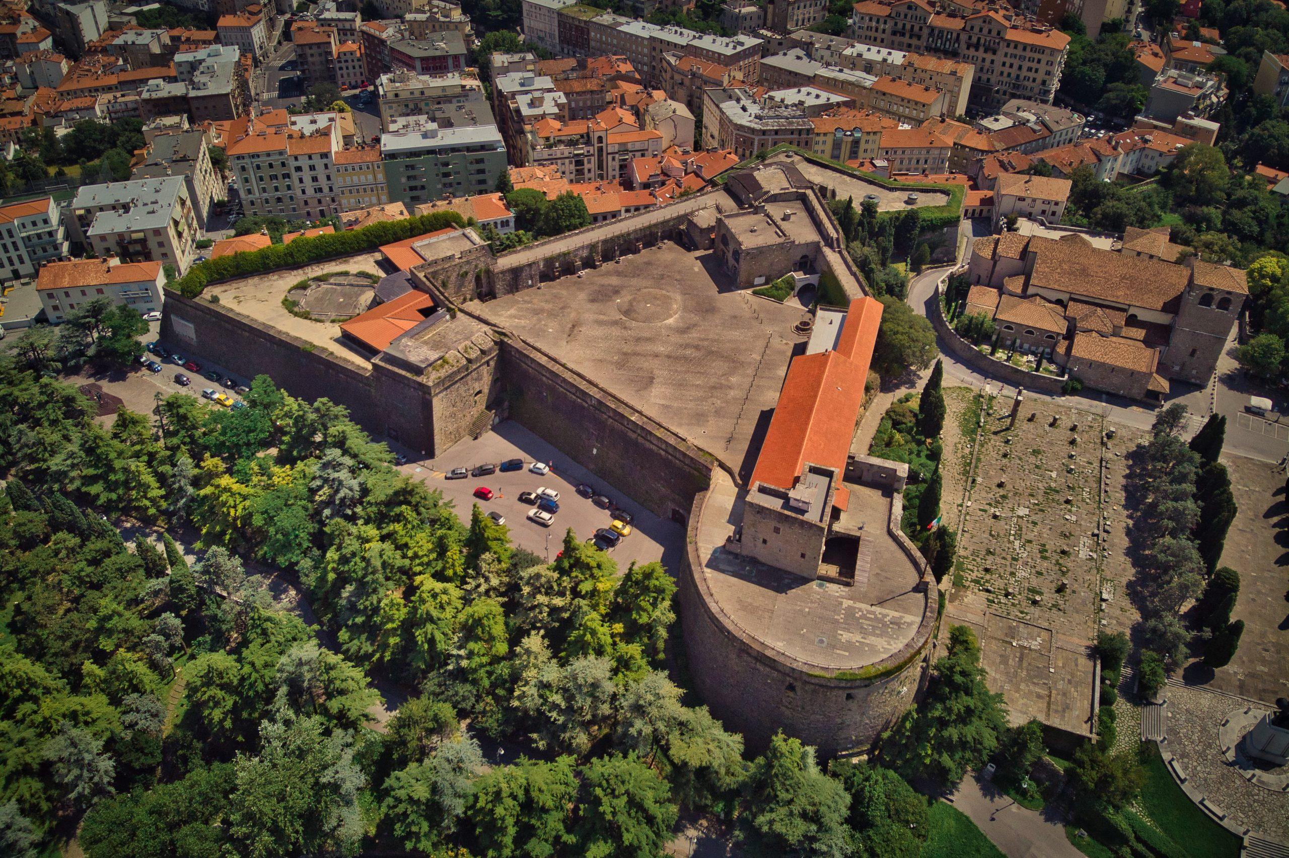 🏰 산 주스토 성(카스텔로 디 산 주스토)