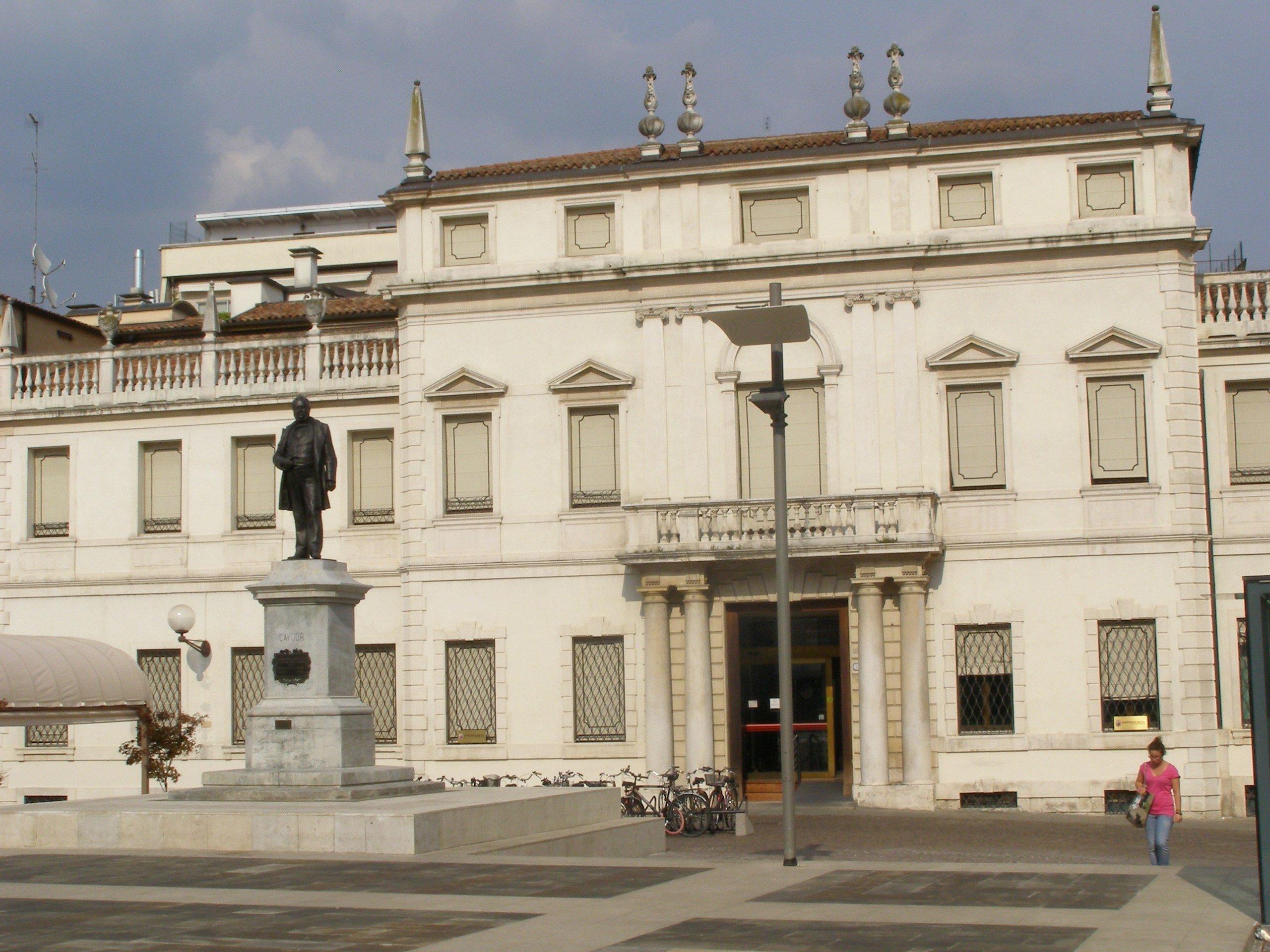 🏛️ 카보우르 광장 (Piazza Cavour)