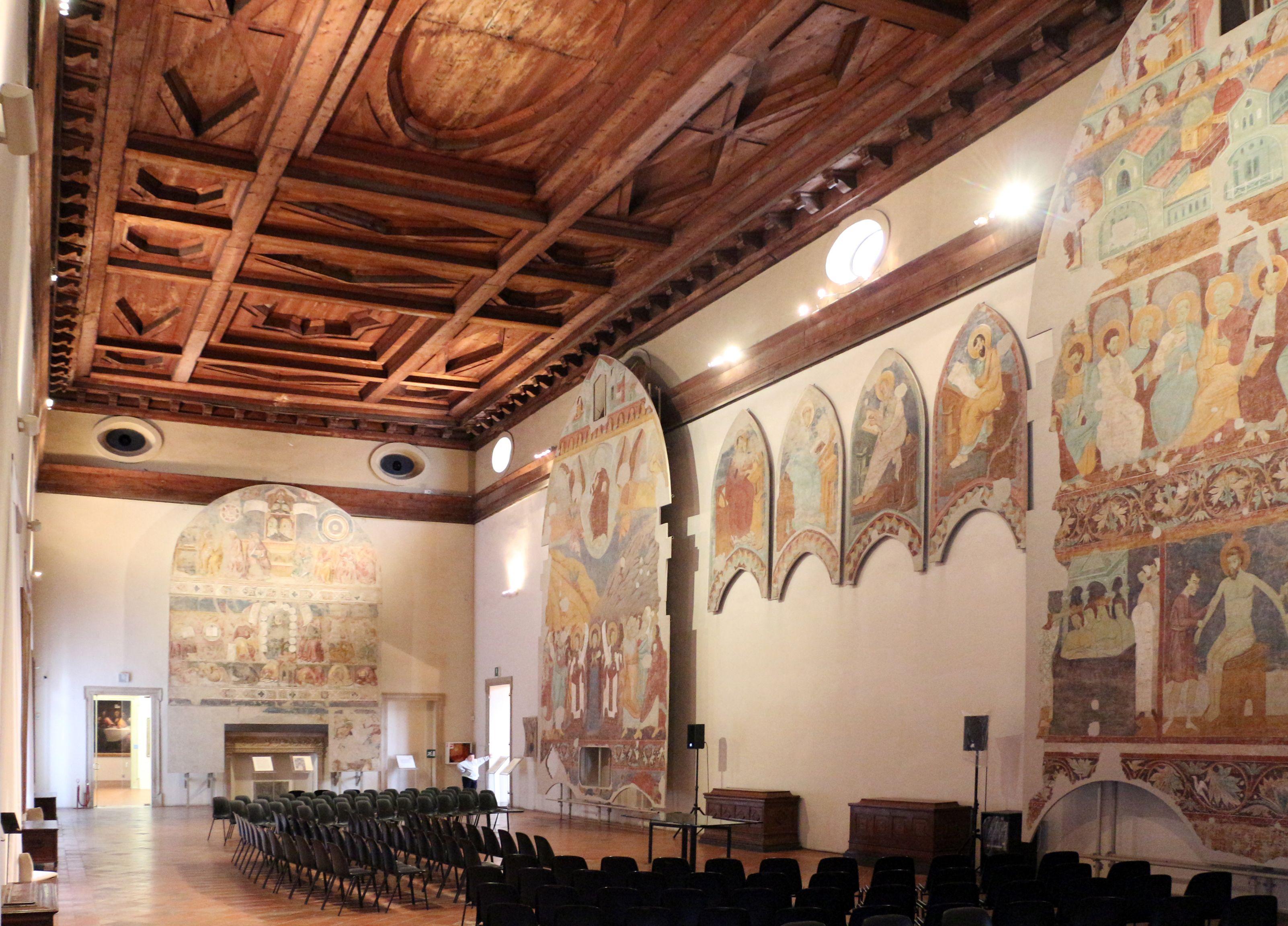 궁전 내부 장식된 방의 천장