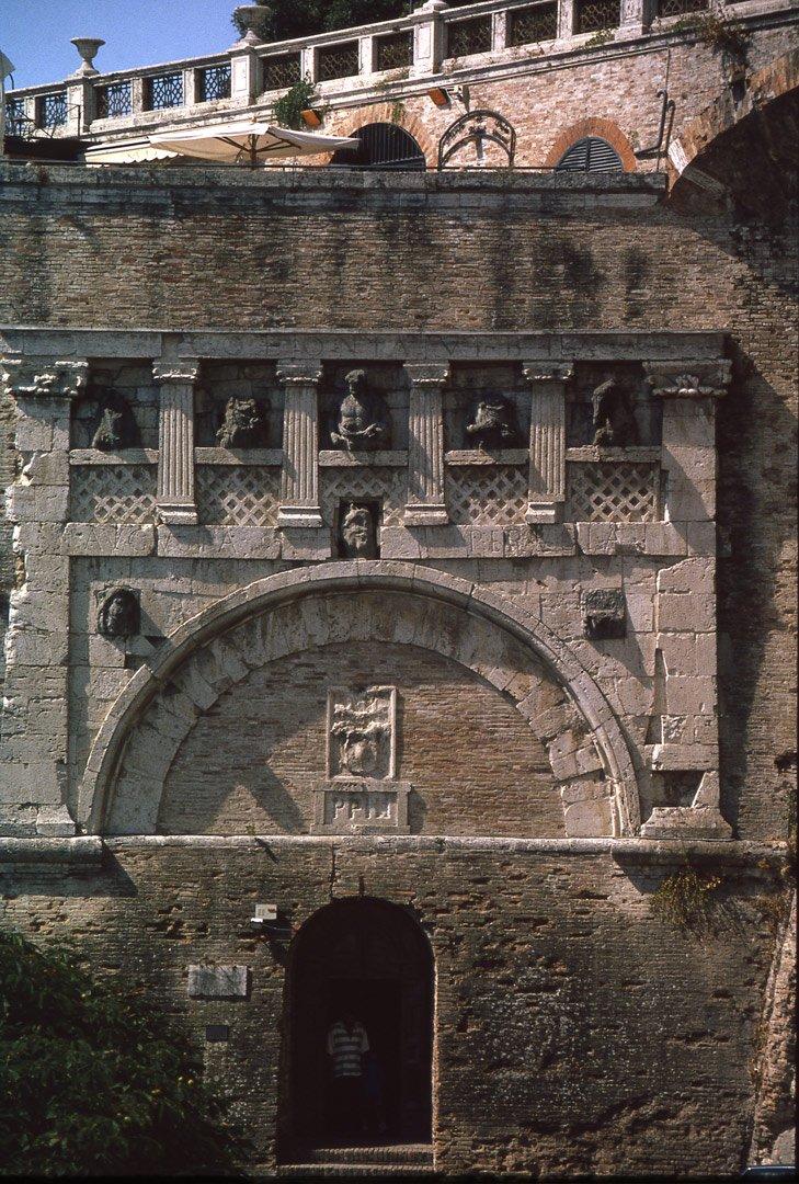 🏛️ 마르치아 문 (포르타 마르치아)