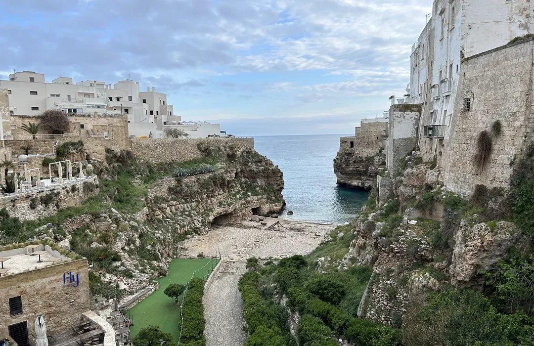 해변과 절벽이 만나는 지점