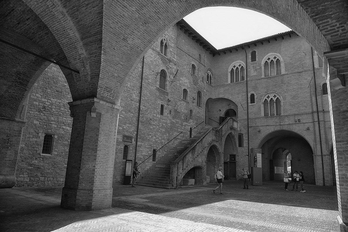 🏛️ 트린치 궁전(팔라초 트린치)