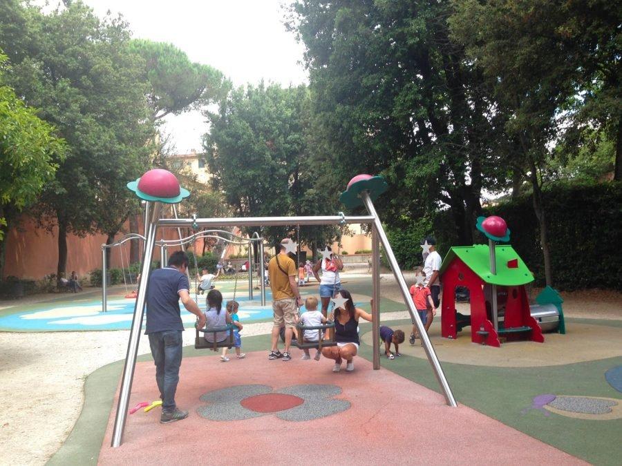 활기 넘치는 어린이 놀이터