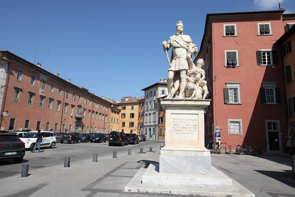 🏛️ 프란체스코 카라라 광장 (피아차 프란체스코 카라라)